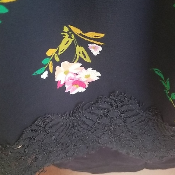 Blouse - Picture 2 of 6